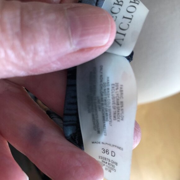 Victoria's Secret Padded Underwire Plunge Swim Halter Bikini Top - 36D NEW - Picture 8 of 8